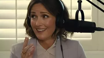 Platónico S02 Rose Byrne Traje púrpura usado por Sylvia (Rose Byrne) como se ve en Platónico (S02E10)