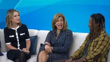 Vestido de punto con ribete de contraste Rolinette de Maje usado por Savannah Guthrie como se ve en Today el 2 de octubre de 2025