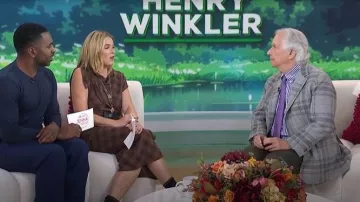 Vestido de Isabel Marant Étoile Naerys usado por Jenna Bush Hager como se ve en Today with Jenna & Friends el 2 de octubre de 2025