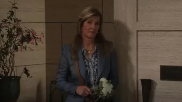 Chaqueta Veronica Beard Farley usada por Charlotte Miller (Nancy Travis) como se ve en Shifting Gears (S02E01)