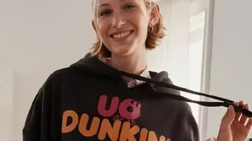 Sudadera con capucha Graphic Bubble exclusiva de Dunkin' UO usada por Dirk Nowitzki en Detrás de escena con Shai #NBA2K24 ????????