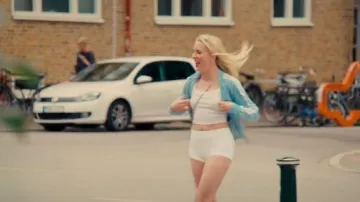 Loro Piana Short en jersey de cachemire et de soie porté par Amanda (Carla Sehn) comme on le voit dans Journal d’une fille abandonnée (S01E01)