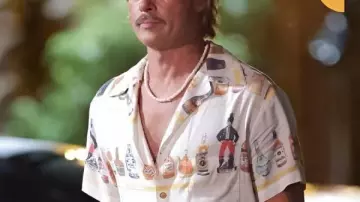 Camiseta de Brad Pitt Las aventuras de Cliff Booth usada por Cliff Booth (Brad Pitt) en Las aventuras de Cliff Booth