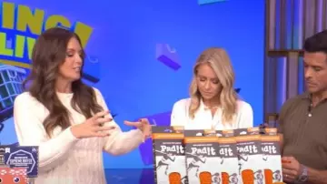 Anthropologie The Delphine Sweater Twofer Mini Dress usado por Monica Manginelli como se ve en LIVE con Kelly y Mark el 2 de octubre de 2025