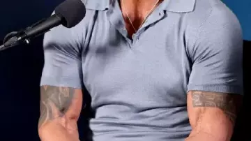 Polo usado por Mark Kerr (Dwayne Johnson) en The Smashing Machine