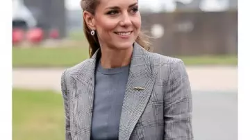 Blazer gris Coningsby de la Real Fuerza Aérea de Kate Middleton