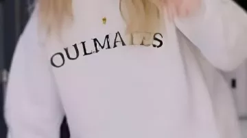 Sweat à capuche gris SOULMATES porté par Stacey Solomon dans Stacey & Joe Open Up On Life With 5 Kids And A House Full Of Animals | Ce matin