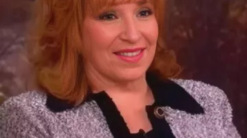 The View 2025 Chaqueta gris usada por (Joy Behar) como se ve en The View