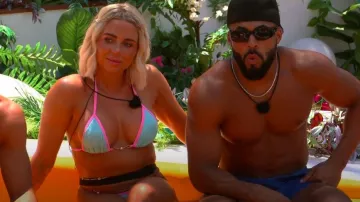 Bikini de dos tonos Shein Vcay usado por Gabby Allen como se ve en Love Island Games (S02E14)