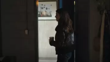 Club Monaco Blouson noir en cuir véritable Bomber Biker Knit Collar porté par Bree (Catherine Missal) comme on le voit dans Tell Me Lies (S02E07)