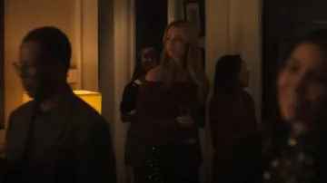 Minifalda Aqua Dome Stud usada por Lucy Albright (Grace Van Patten) como se ve en Tell Me Lies (S02E07)