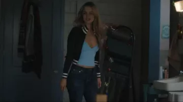 Camiseta sin mangas de malla transparente Serafina con ojeras usada por Lucy Albright (Grace Van Patten) como se ve en Tell Me Lies (S02E07)