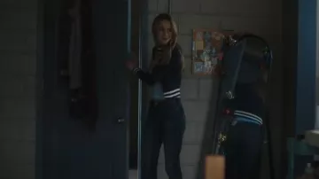 True Religion Gina Super T Jeans usados por Lucy Albright (Grace Van Patten) como se ve en Tell Me Lies (S02E07)