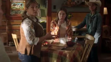 Wrangler Womens Ultimate Riding Jean porté par Amy Fleming (Amber Marshall) comme on le voit à Heartland (S18E09)