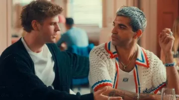 Camisa de punto con parche de logo de Casablanca usada por Kabir Khurana como se ve en Made in Chelsea (S30E03)