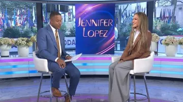 Ralph Lauren Collection Camden Lambskin Jacket portée par Jennifer Lopez comme on le voit dans Today with Jenna & Friends le 6 octobre 2025