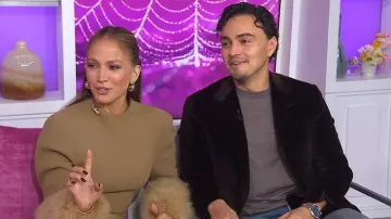 Harithand Lizelot Backless Crepe Top worn by Jennifer Lopez as seen in Today with Jenna & Friends on October 6, 2025