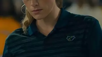 Chad Powers 2025 Polo rayé Perry Mattfeld porté par Ricky (Perry Mattfeld) dans Chad Powers (S01)