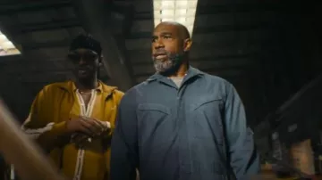 Combinaison Big Bill Workwear Gray FR portée par Mark Mitchell (Michael Beach) comme on le voit dans Tulsa King (S03E02)