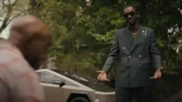 Ensemble de blazer Mr Guild Greenfield Road porté par Tyson Mitchell (Jay Will) tel qu’on le voit dans Tulsa King (S03E02)