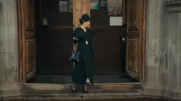 Mango Buckle Detail Shopper Bag worn by Sam (Jodie Whittaker) as seen in Frauds (S01E02)