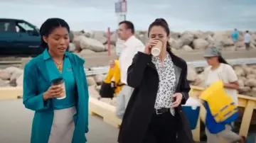 Cinturón de novio de trapo y hueso usado por Sarah Truong (Mayko Nguyen) como se ve en Hudson & Rex (S08E03)