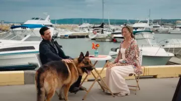 Mono de pierna ancha con recortes Reiss Dion usado por Andrea Kaufman como se ve en Hudson & Rex (S08E03)