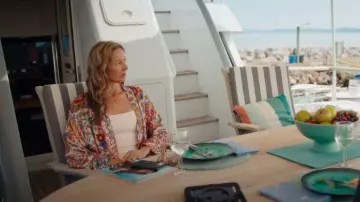 Chaqueta Sézane Eunice usada por Andrea Kaufman como se ve en Hudson & Rex (S08E03)