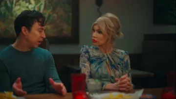 Robe La Population Lucille Robe froncée imprimée portée par la mère d’Evan comme on le voit dans Professeur d’anglais (S02E05)