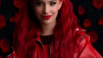 Descendants La veste Rise of Red portée par Red (Kylie Cantrall) comme on le voit dans Descendants : The Rise of Red