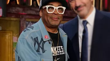 Jimmy Kimmel en direct ! Veste en jean Spike Lee portée par (Spike Lee) dans Jimmy Kimmel Live !