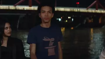 Conejo con el sombrero mágico usado por Charlie (Justice Smith) en Now You See Me: Now You Don't