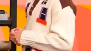 Suéter de diseño usado por (Will Taylor) en The Drew Barrymore Show