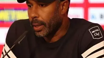 Camiseta de la conferencia de prensa de la Bundesliga usada por Daniel Thioune en CONFERENCIA DE PRENSA | SV Sandhausen vs. Fortuna Düsseldorf 1:0 | 2022/23 | Thioune a #SVSF95