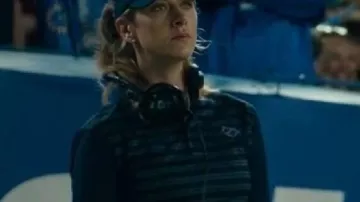 Polo a rayas de Chad Powers usado por Chad Powers (Glen Powell) como se ve en Chad Powers (S01E01)