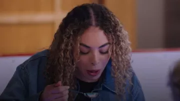 Chaqueta vaquera con cinturón Coperni usada por Natalie Spooner como se ve en Top Chef (S22E03)