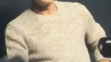 Sudadera de punto usada por Sonny Hayes (Brad Pitt) en F1 The Movie