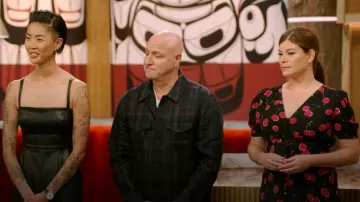 La robe à imprimé cerise de Kooples portée par Gail Simmons vue dans Top Chef (S22E09)