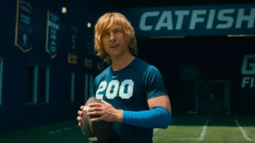 Nike Pro Adult Shivers usado por Chad Powers (Glen Powell) como se ve en Chad Powers (S01E01)