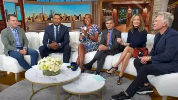 Sandales à talon à bride de cheville en cuir Tory Burch portées par Lara Spencer comme on le voit dans Good Morning America le 7 octobre 2025