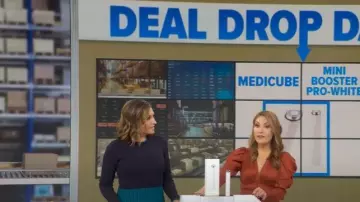 Robe Lelou d’Ulla Johnson portée par Lori Bergamotto telle que vue dans Good Morning America le 7 octobre 2025