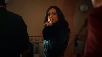 Blouson motard ceinturé en similicuir noir River Island porté par Jocelyn 'Bruiser' Stone (Lana Parrilla) comme on le voit dans The Rainmaker (S01E07)