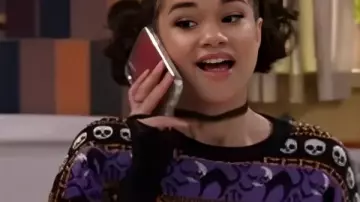 Suéter de Halloween Billie Wizards Beyond Waverly Place S2 usado por Billie (Janice LeAnn Brown) como se ve en Wizards Beyond Waverly Place