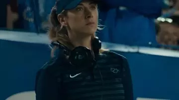 Chad Powers Perry Mattfeld Polo rayé porté par Ricky (Perry Mattfeld) comme on le voit dans Chad Powers (S01E01)