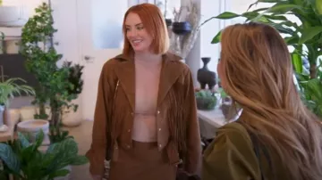 Retrofete Valerie Suede Jupe en caramel portée par Whitney Rose comme on le voit dans The Real Housewives of Salt Lake City (S06E04)