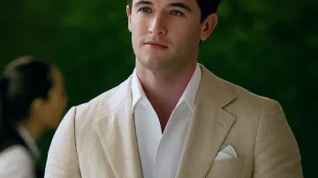 Tom Blyth People We Meet on Vacation Blazer of Alex Nilsen (Tom Blyth) in People We Meet on Vacation