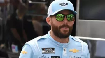 NASCAR Cup Series Jumpsuit of Ross Chastain in Ross Chastain's video game move to advance to the Championship 4 | NASCAR