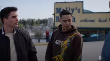 Travis Scott Cactus Trails Cactus Jack Hoodes usado por Jesse (Quinten James) como se ve en Asesinato en un pueblo pequeño (S02E03)