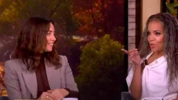Camilla and Marc Arnelle Short Sleeve Blazer worn by Aubrey Plaza as seen in The View on October 8, 2025