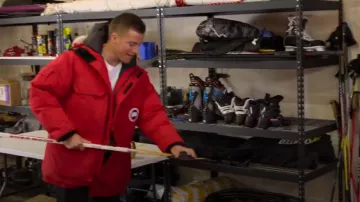 Parka Canada Goose Expedition usada por Nick Amato como se ve en Love Is Blind (S09E08)